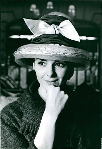 Vintage fotografija Sylvia Casablancas nasmijana, sa šeširom.