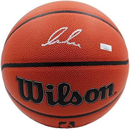 Luka Dončić potpisao je Dallas Mavericks Wilson autentično NBA košarka - autogramirani fudbali