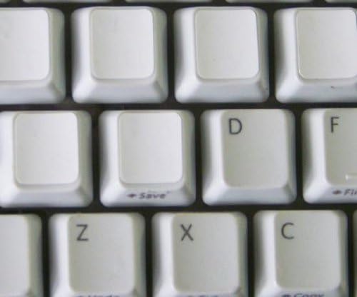 Prazna naljepnica na tastaturi bijela pozadina za radnu površinu, laptop i bilježnicu